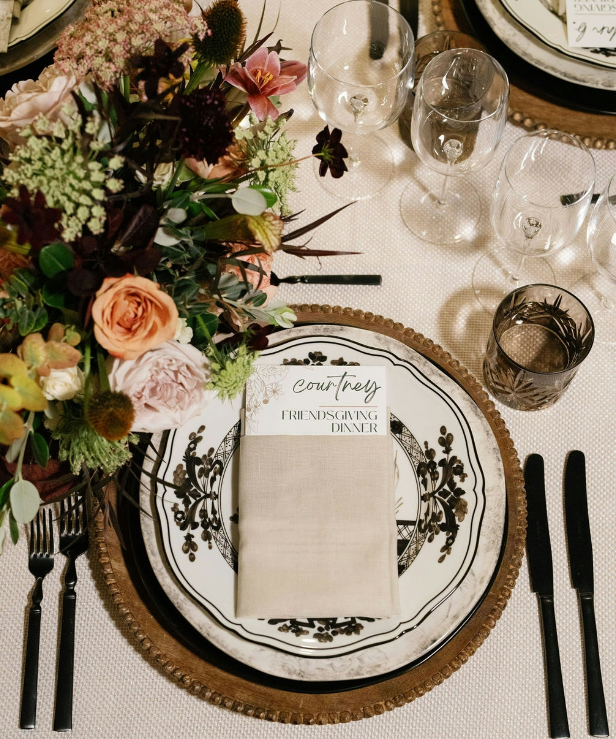 friendsgiving-table-setting
