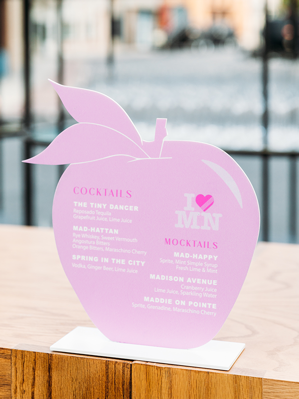 apple-shaped-signage