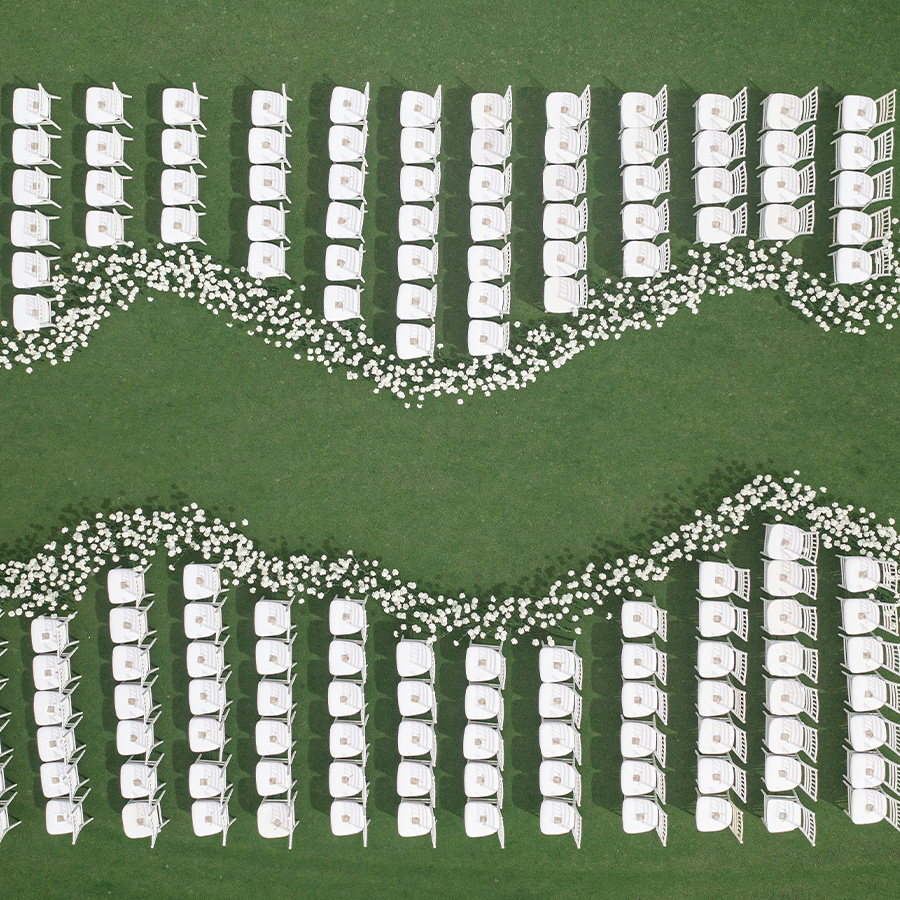 serpentine-outdoor-ceremony-aisle