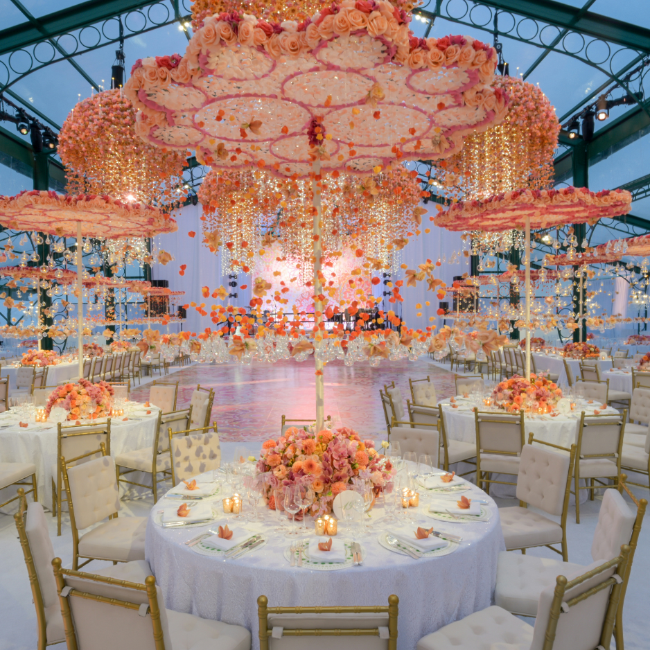 tented-wedding-coral-flowers