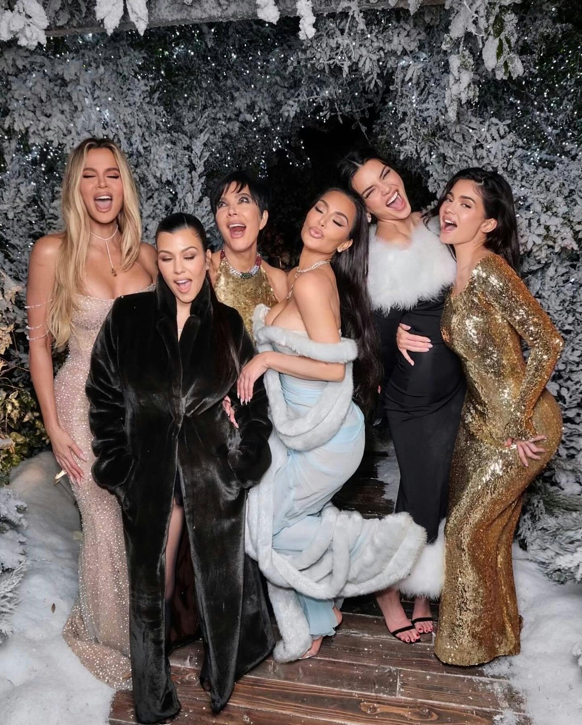 ths-kardashians-at-christmas